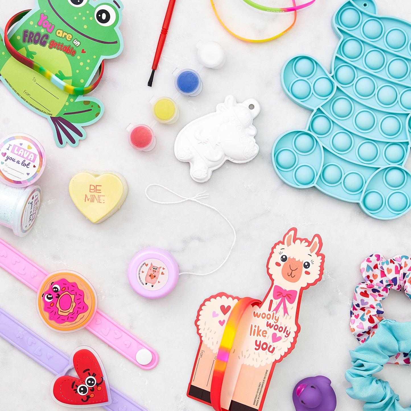 Cheep N Cheerful Valentine Kiddie Card Bucket with Bracelets 16ct, Deluxe Valentine Party Favors and Cards, Kids Valentine